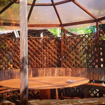 райский сад Hostel *